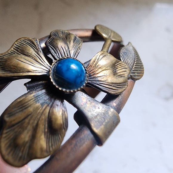 Vintage copper & brass floral cuff bracelet with blue turquoise stone - Picture 9 of 9
